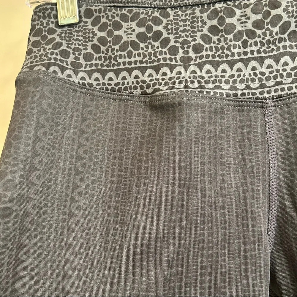 PrAna Women’s Med Black Limbo Printed Roxanne 7/8 Active Legging Geometric - Picture 7 of 10